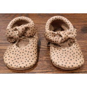 Freshly Picked Almond Speckles Knotted Bow Baby Shoes Size 4